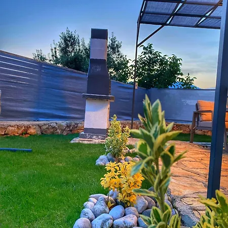 Villa 77
