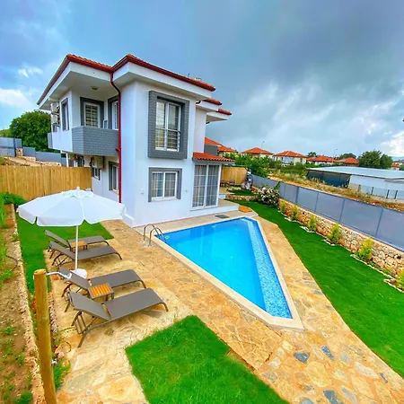 Villa 77 *
