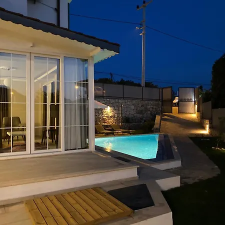 Villa 77