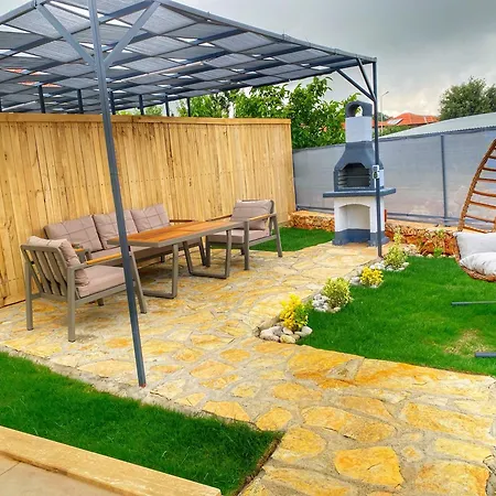 Villa 77